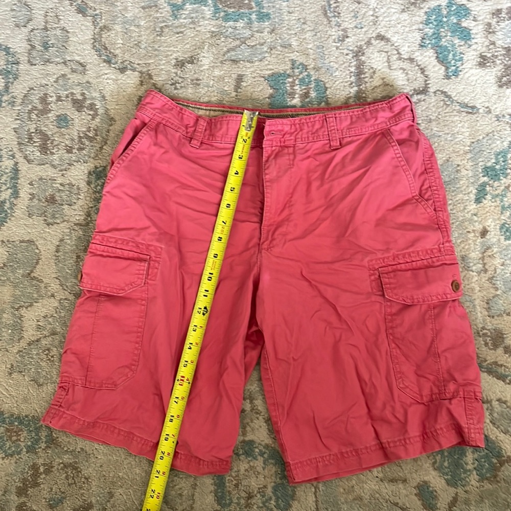 Izod cargo shorts. 32”